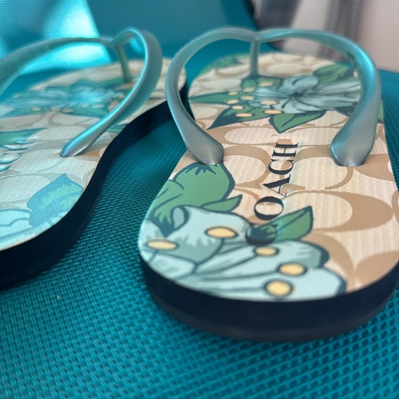 Woman’s authentic Floral Coach sandals flip flops #coach #chanel #beach #paris - Picture 3 of 3
